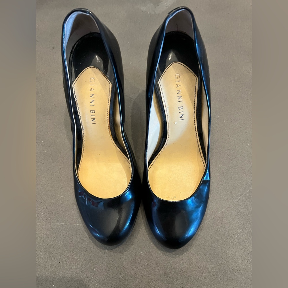 Women’s Gianni Bini Women's Black Round Toe Pumps, size 7